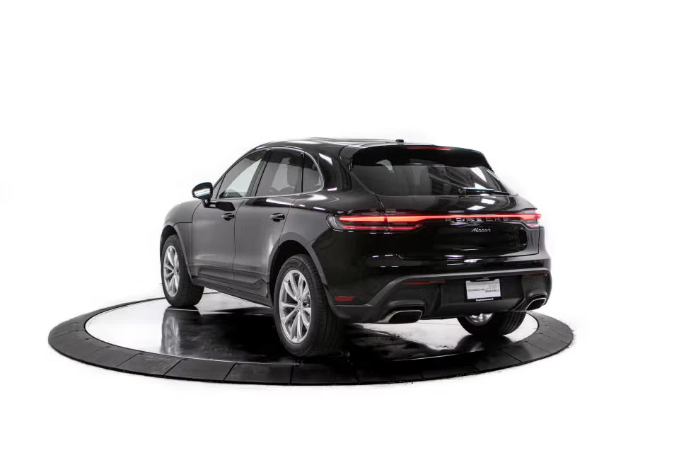 2026 Porsche Macan - Image 19 of 31