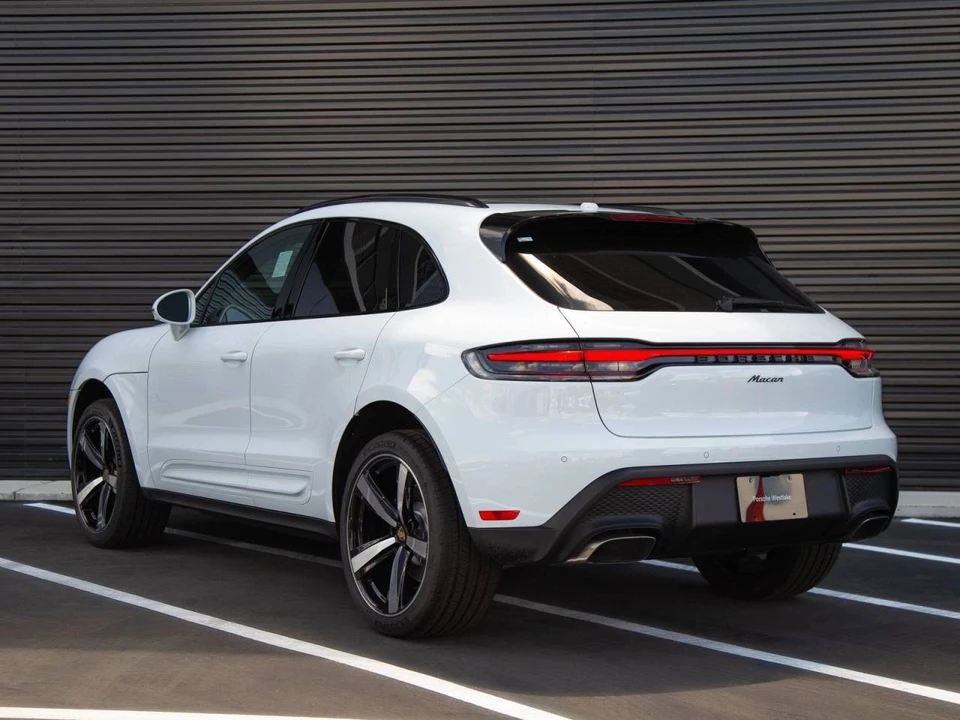 2026 Porsche Macan Electric - Image 3 of 5