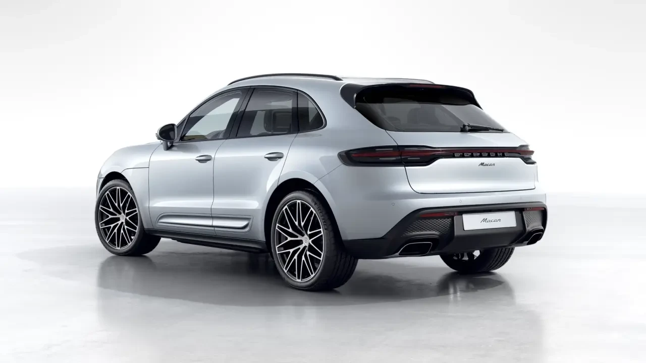 2026 Porsche Macan - Image 24 of 31