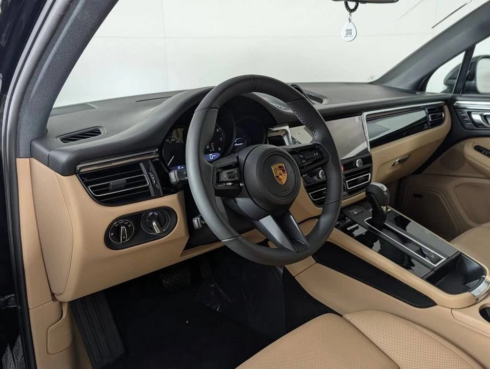 2026 Porsche Macan Electric - Image 4 of 5