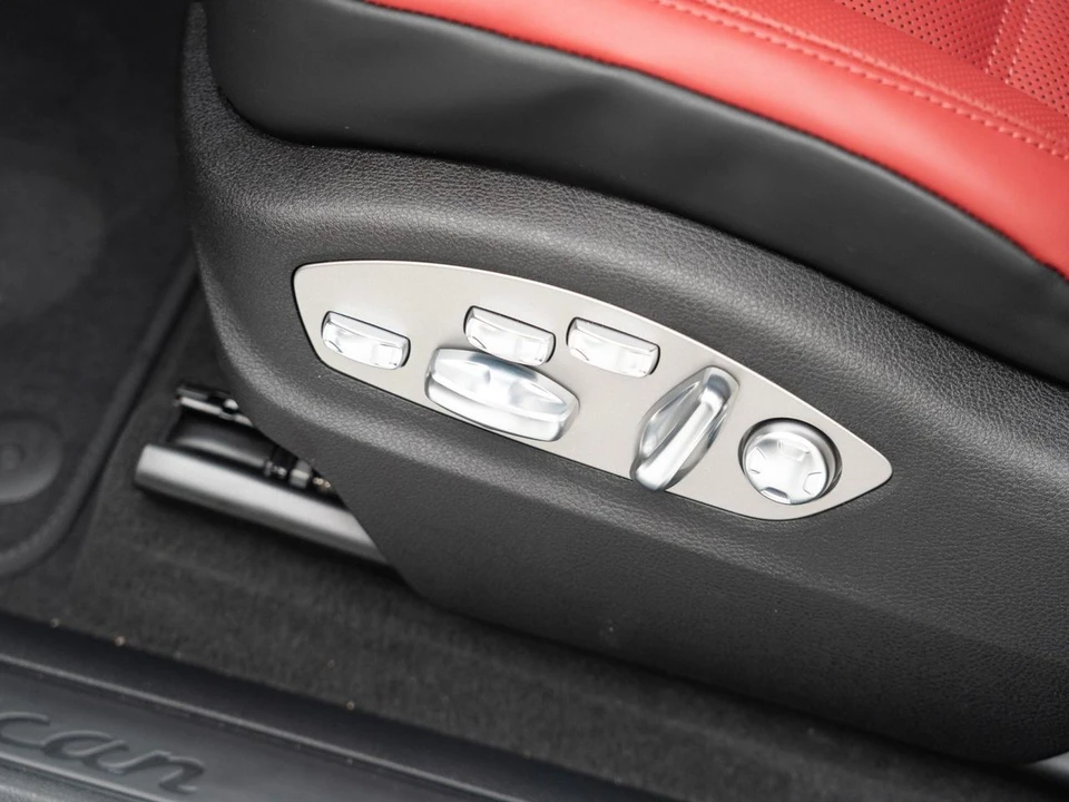 2026 Porsche Macan - Image 15 of 31