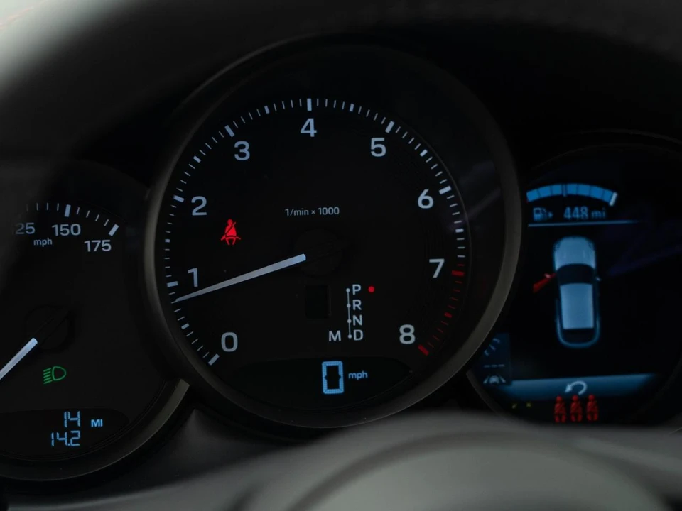 2026 Porsche Macan - Image 23 of 31