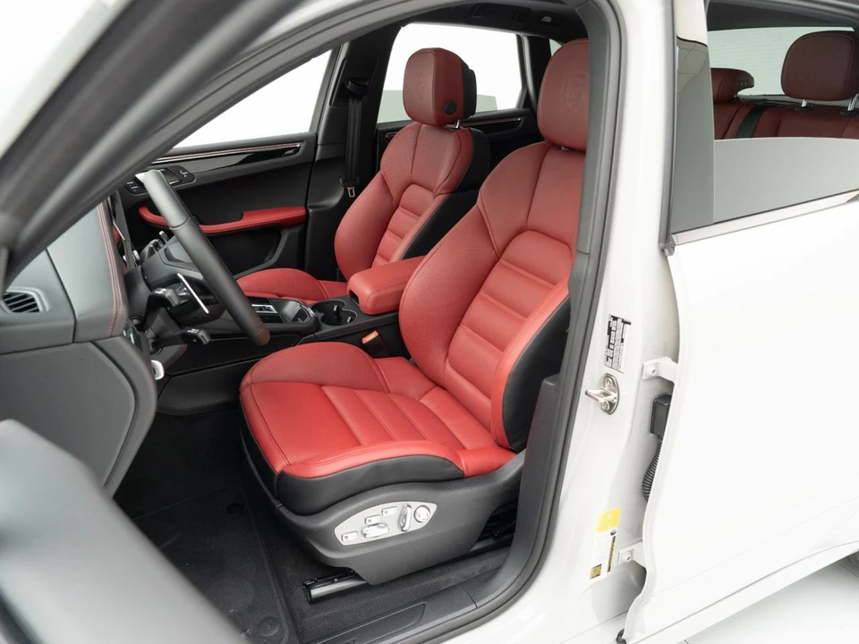 2026 Porsche Macan - Image 5 of 31