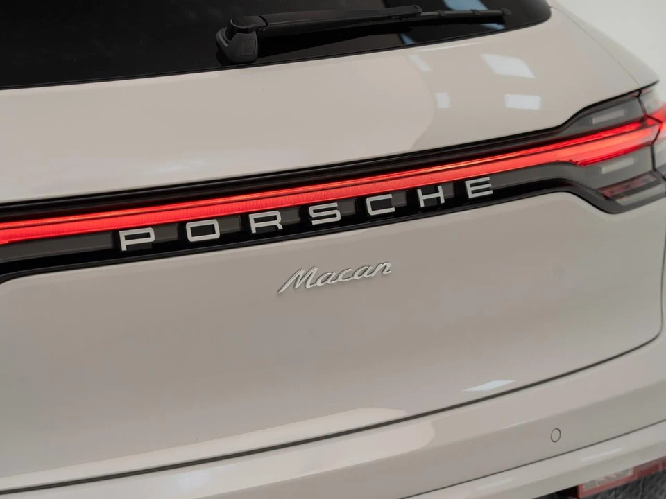 2026 Porsche Macan - Image 13 of 31