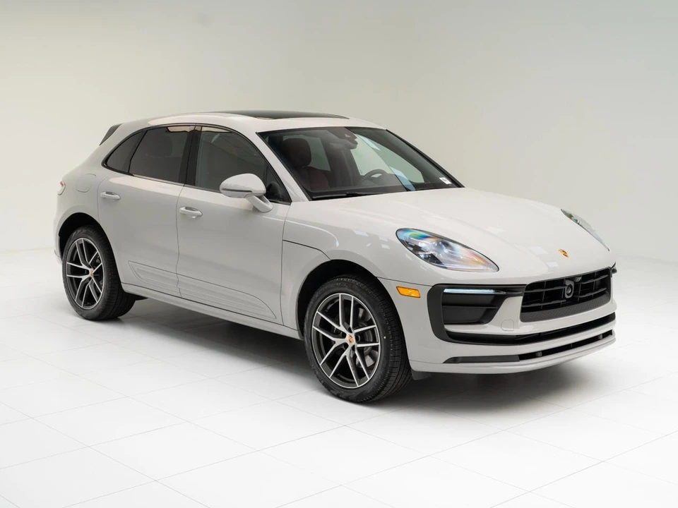 2026 Porsche Macan - Image 7 of 31