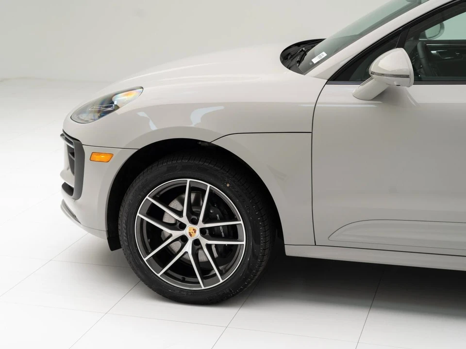 2026 Porsche Macan - Image 11 of 31