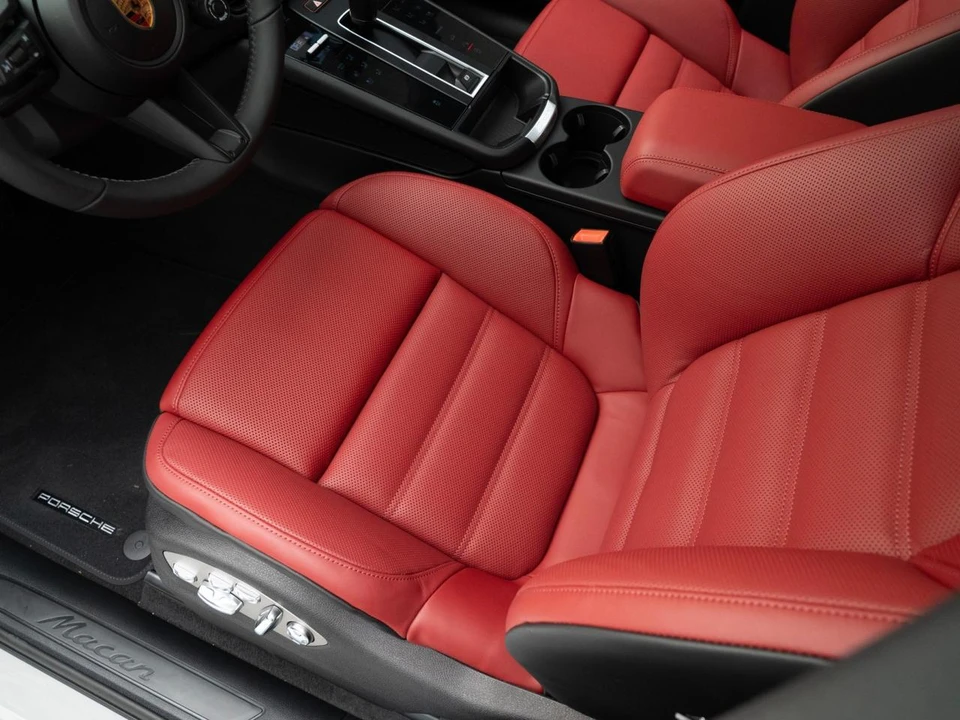 2026 Porsche Macan - Image 16 of 31