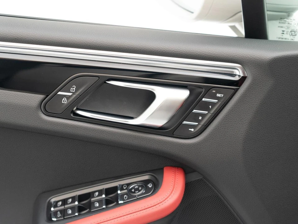 2026 Porsche Macan - Image 21 of 31