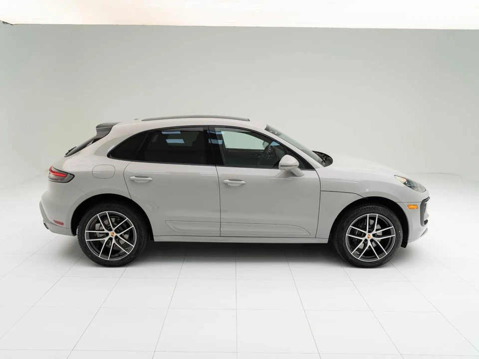 2026 Porsche Macan - Image 8 of 31