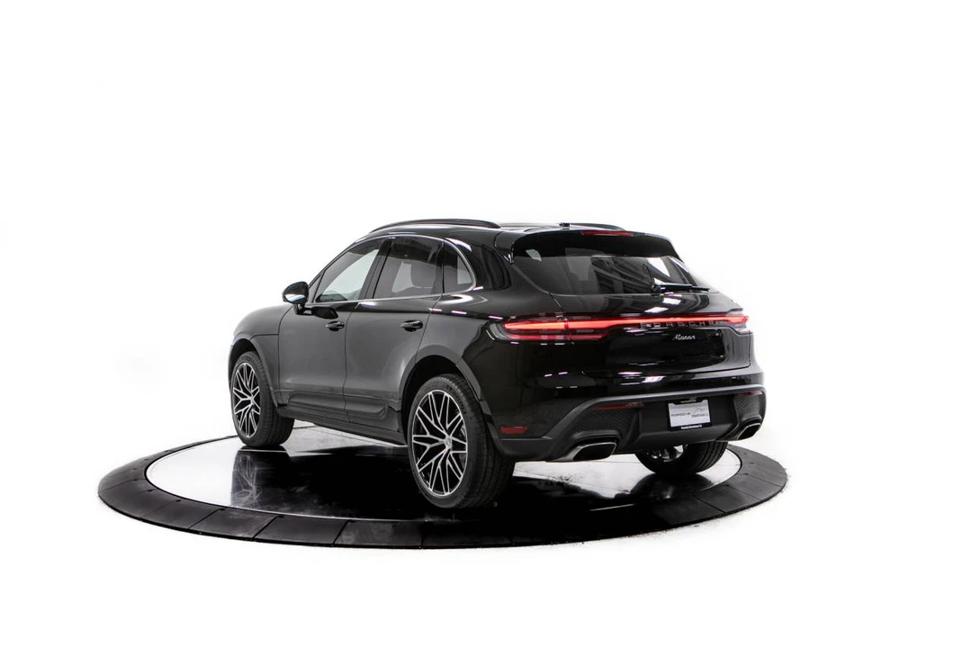 2026 Porsche Macan - Image 3 of 4