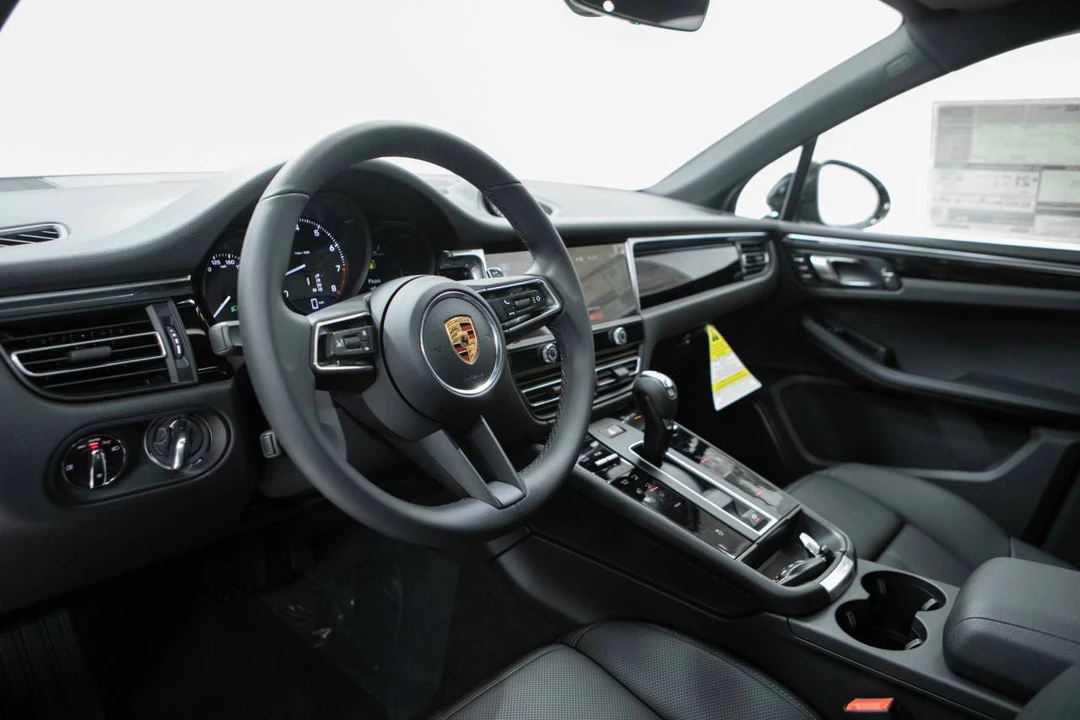 2026 Porsche Macan - Image 4 of 4