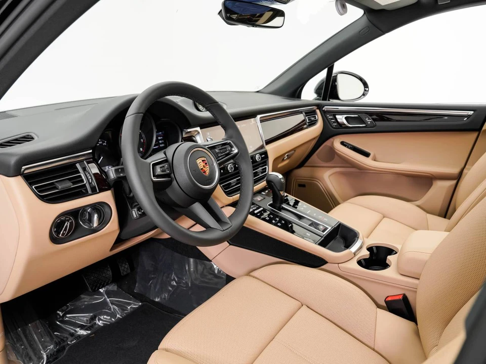 2026 Porsche Macan Electric - Image 4 of 5