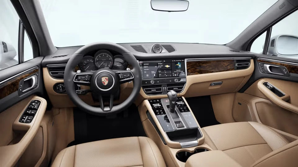 2026 Porsche Macan - Image 27 of 31