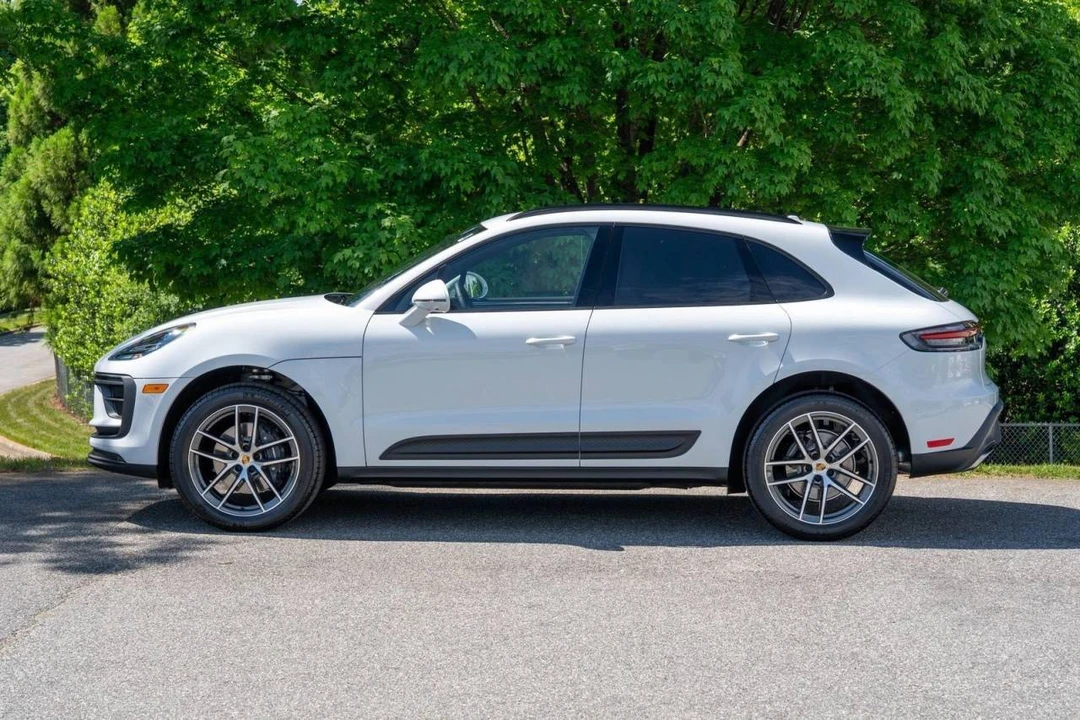 2026 Porsche Macan Electric - Image 3 of 5