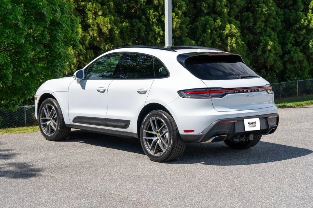 2026 Porsche Macan Electric - Image 4 of 5
