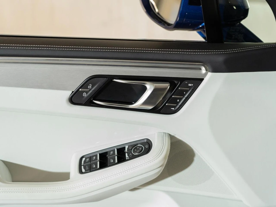 2026 Porsche Macan - Image 17 of 28