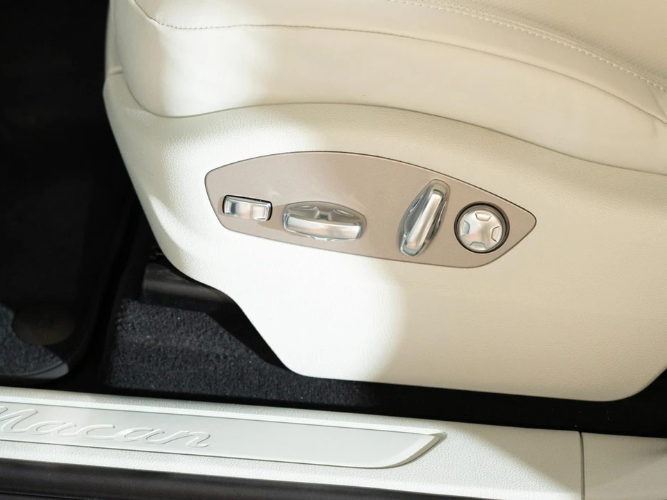 2026 Porsche Macan - Image 13 of 28