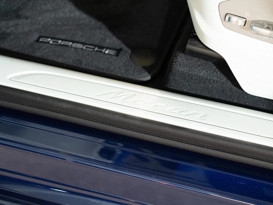 2026 Porsche Macan - Image 12 of 28