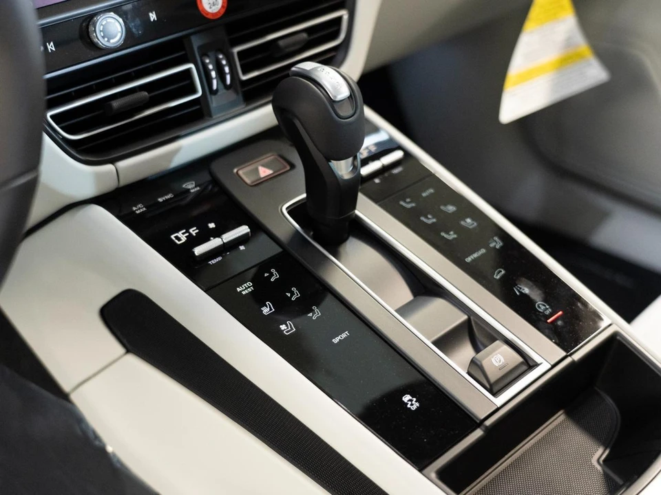 2026 Porsche Macan - Image 22 of 28
