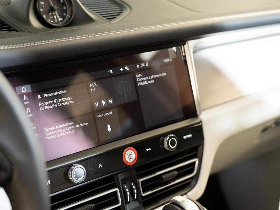 2026 Porsche Macan - Image 21 of 28