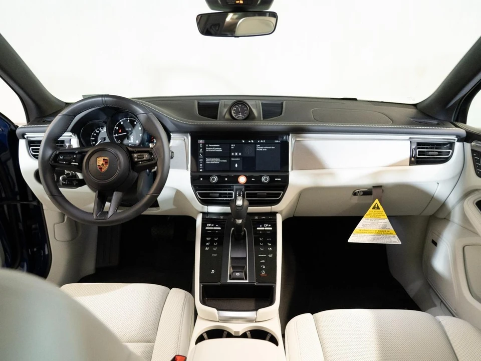 2026 Porsche Macan - Image 25 of 28