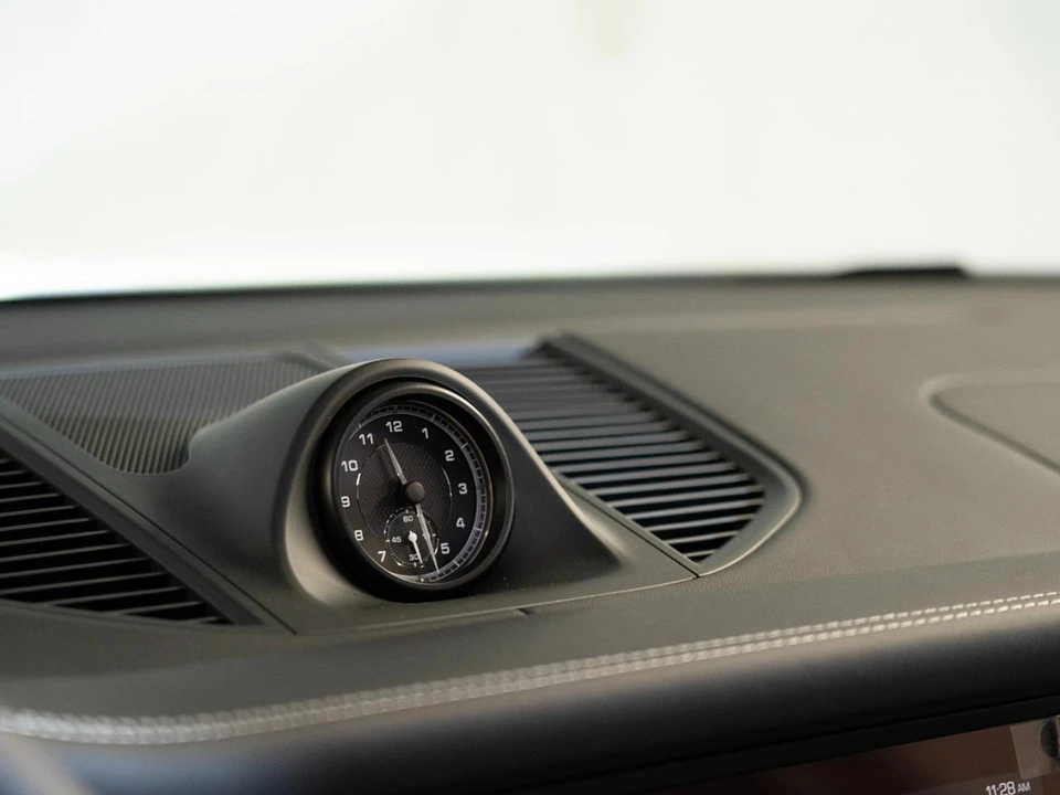 2026 Porsche Macan - Image 20 of 28