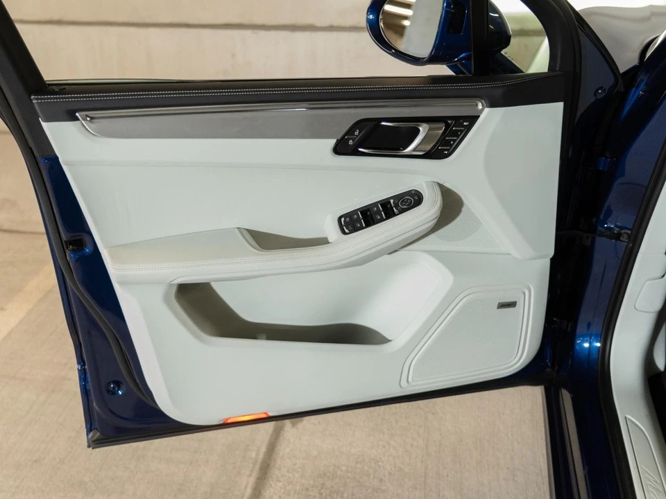 2026 Porsche Macan - Image 16 of 28