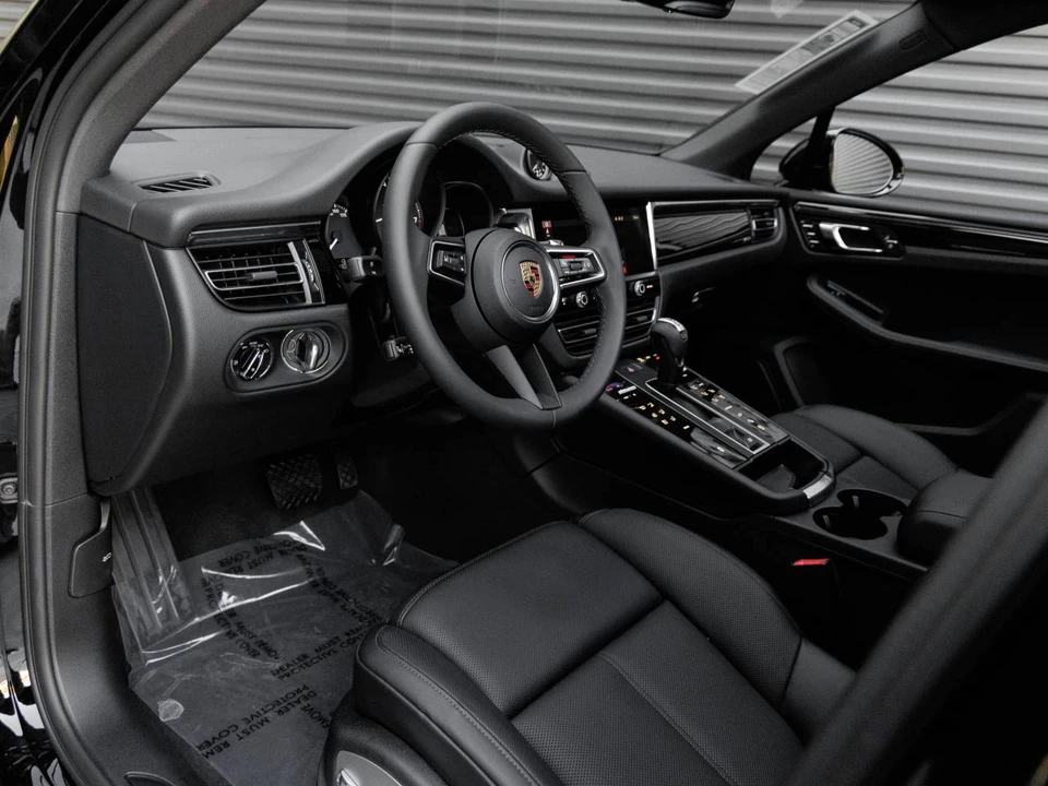 2026 Porsche Macan Electric - Image 4 of 4