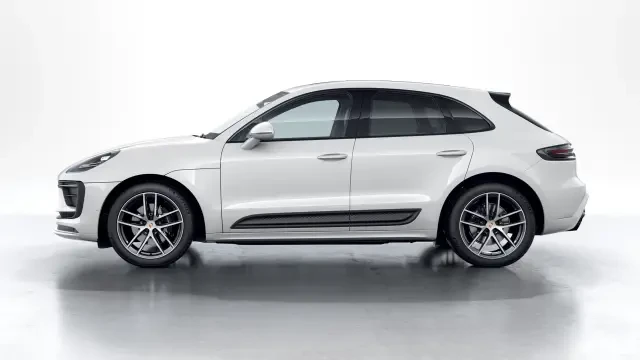 2026 Porsche Macan - Image 14 of 21