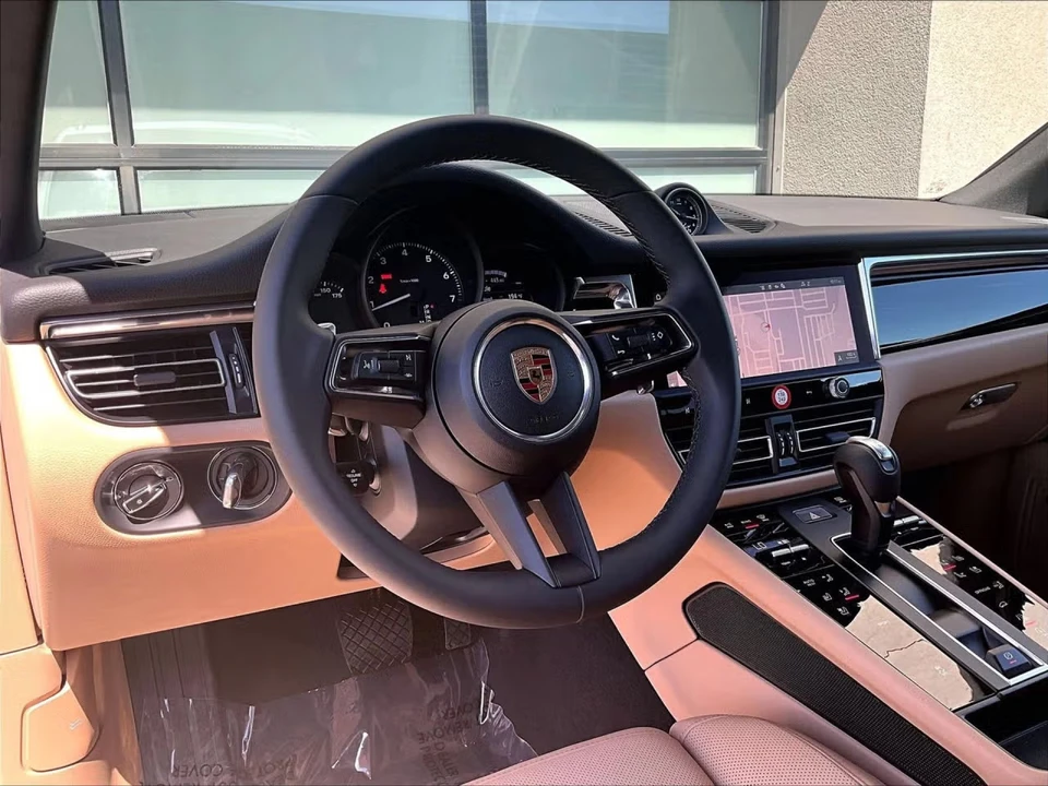 2026 Porsche Macan Electric - Image 28 of 31