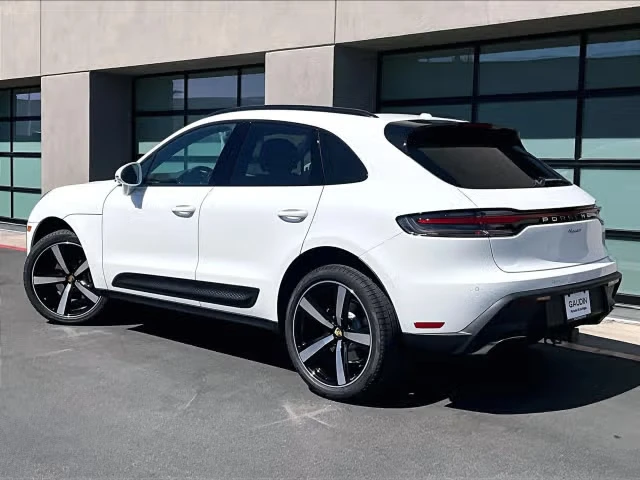 2026 Porsche Macan Electric - Image 18 of 31