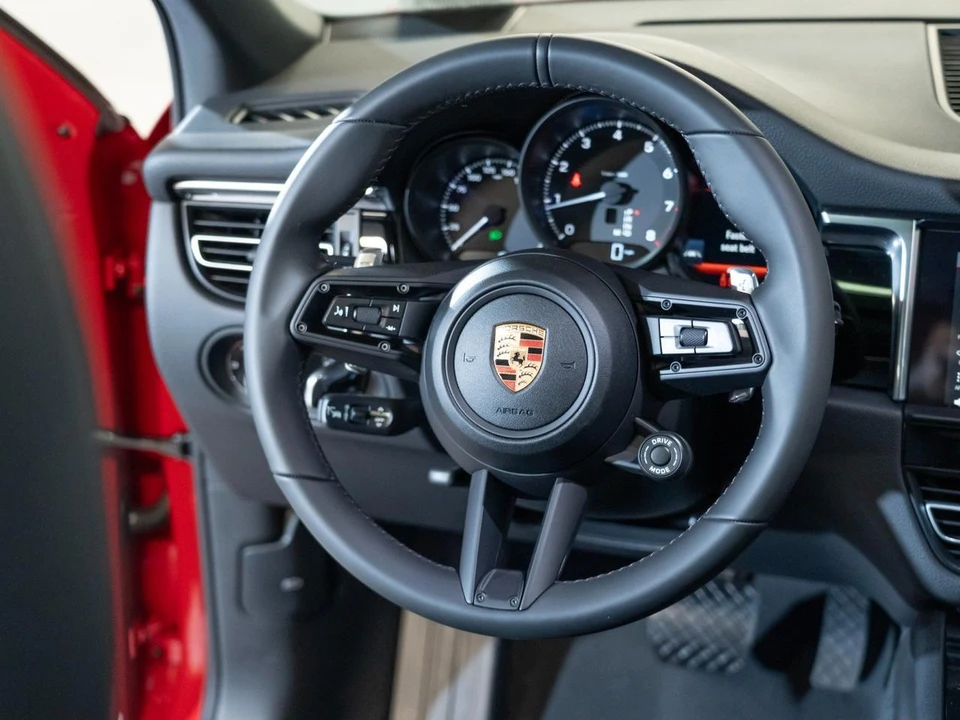 2026 Porsche Macan Electric - Image 27 of 29