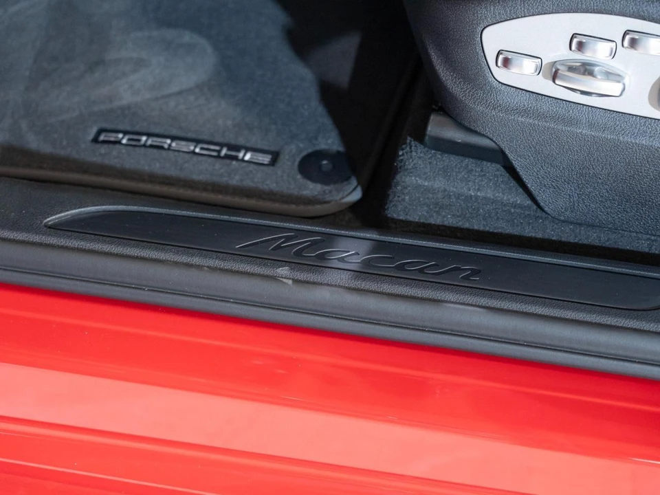 2026 Porsche Macan Electric - Image 12 of 29