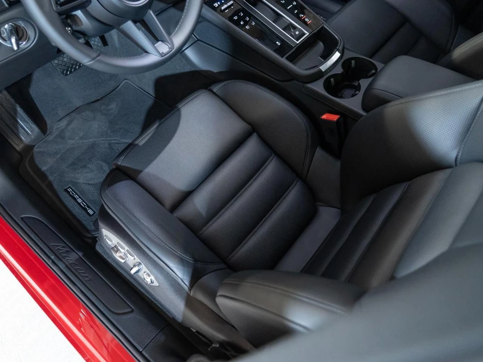 2026 Porsche Macan Electric - Image 14 of 29