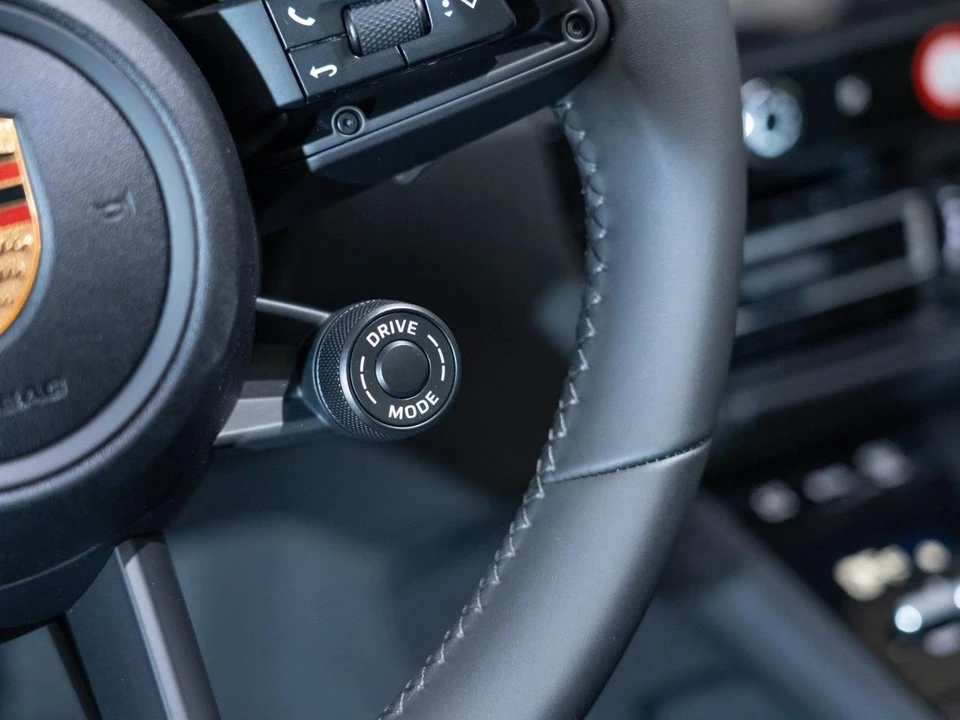 2026 Porsche Macan Electric - Image 23 of 29