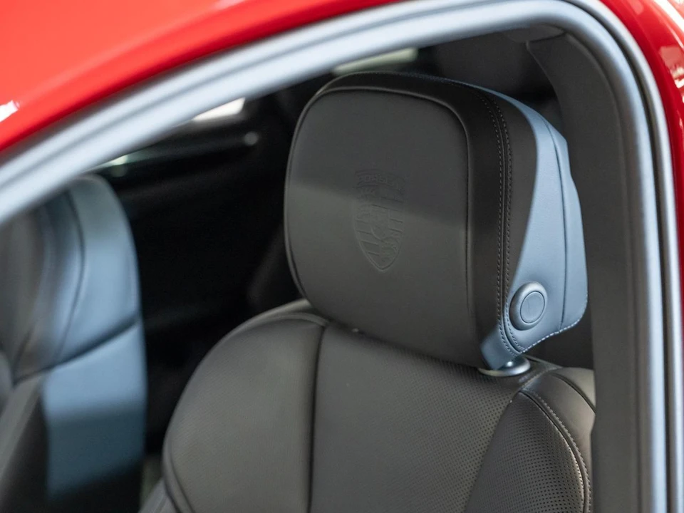 2026 Porsche Macan Electric - Image 25 of 29