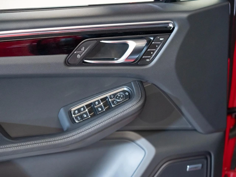 2026 Porsche Macan Electric - Image 17 of 29
