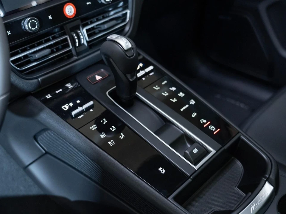 2026 Porsche Macan Electric - Image 22 of 29