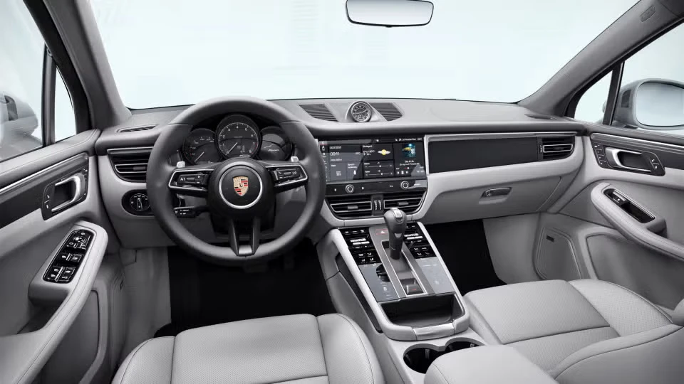 2026 Porsche Macan - Image 27 of 31