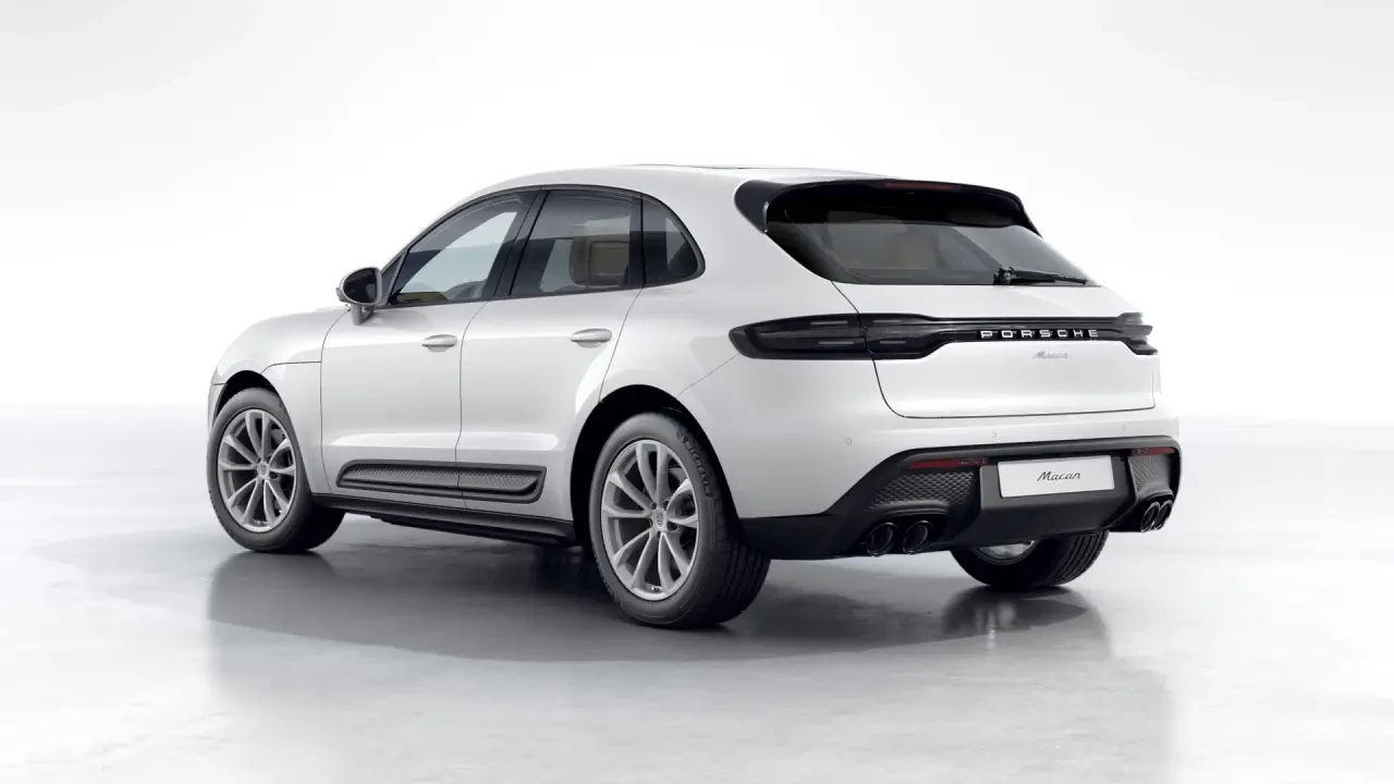 2026 Porsche Macan - Image 24 of 31