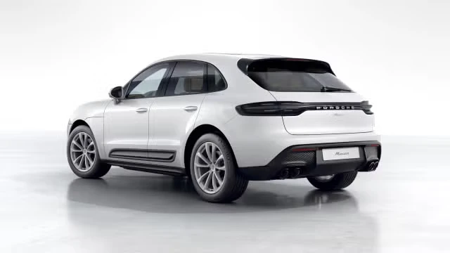 2026 Porsche Macan - Image 18 of 31