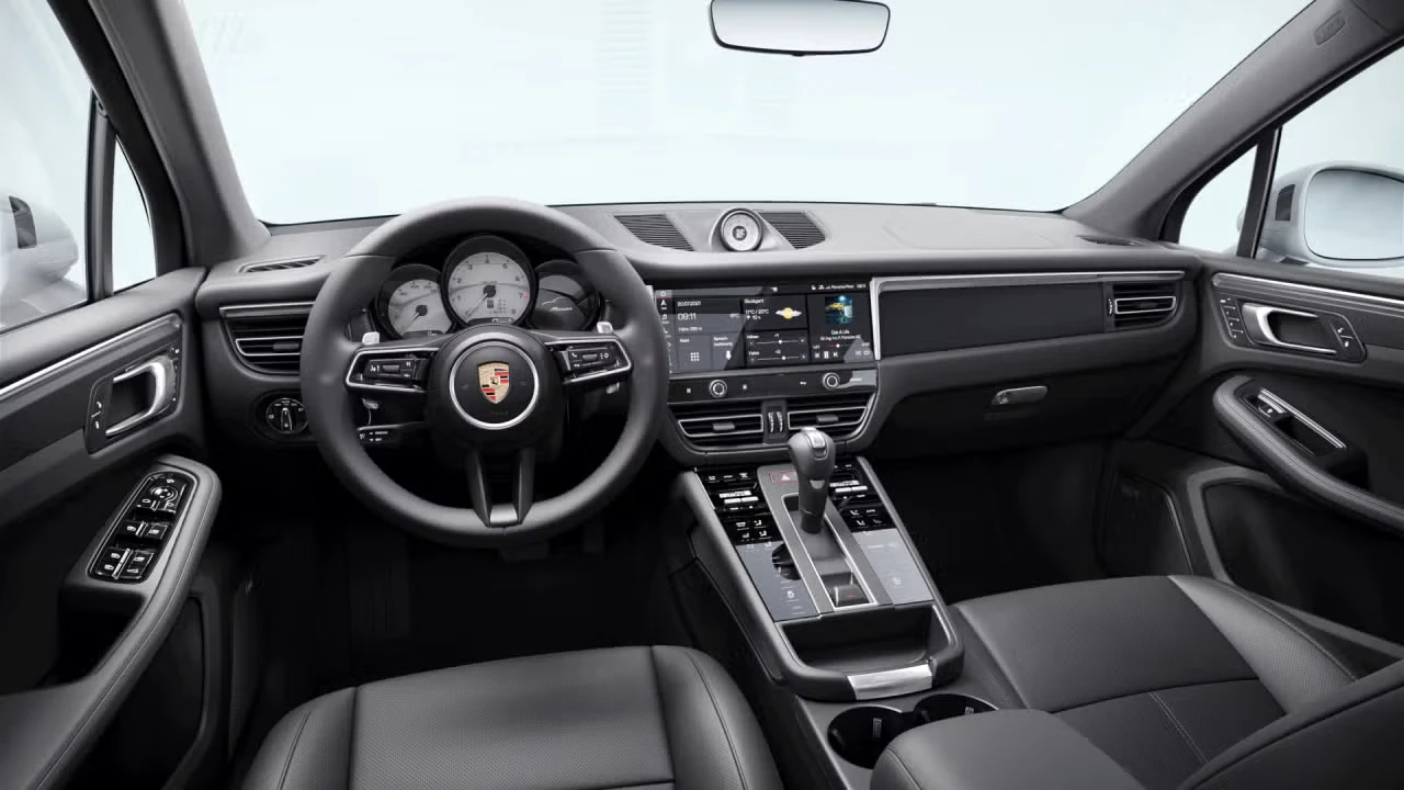 2026 Porsche Macan - Image 28 of 31