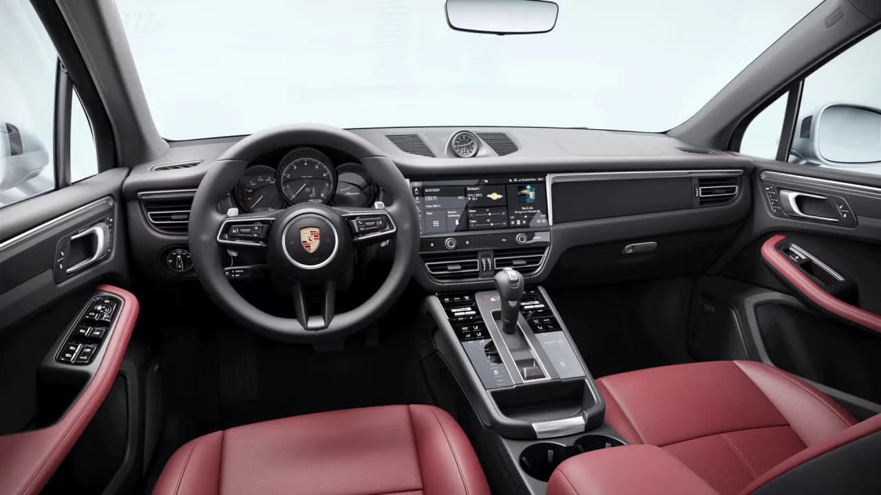 2026 Porsche Macan - Image 28 of 31