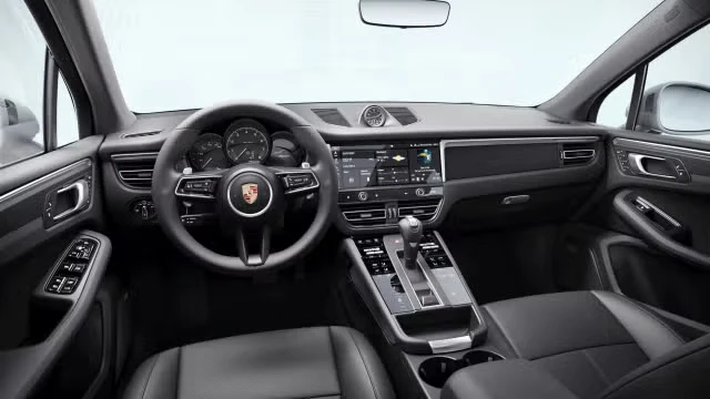2026 Porsche Macan - Image 26 of 31