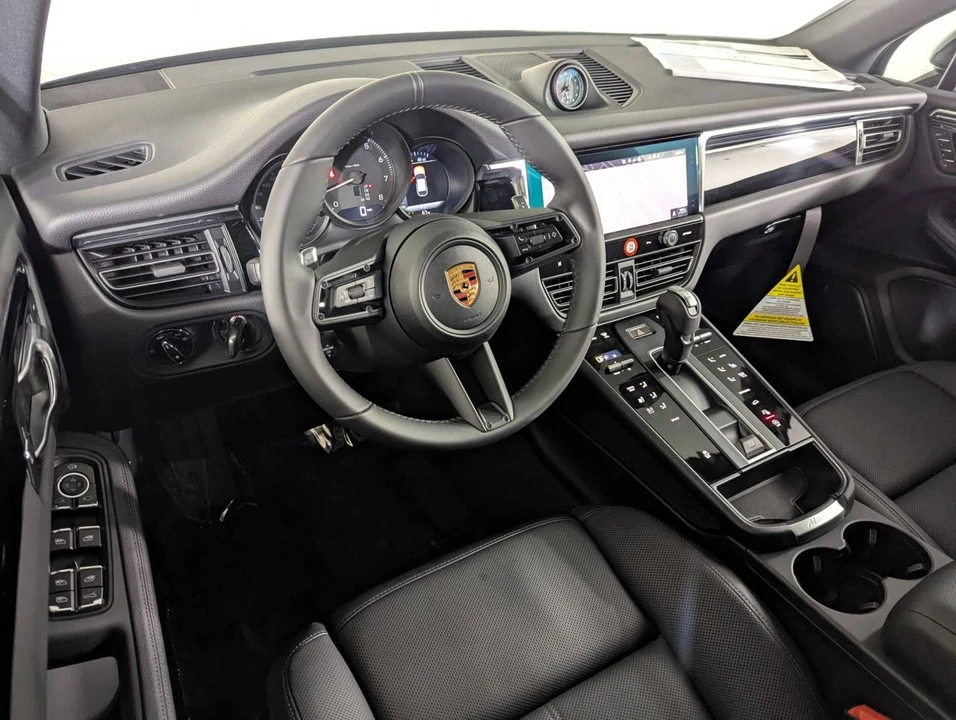 2026 Porsche Macan Electric - Image 4 of 5