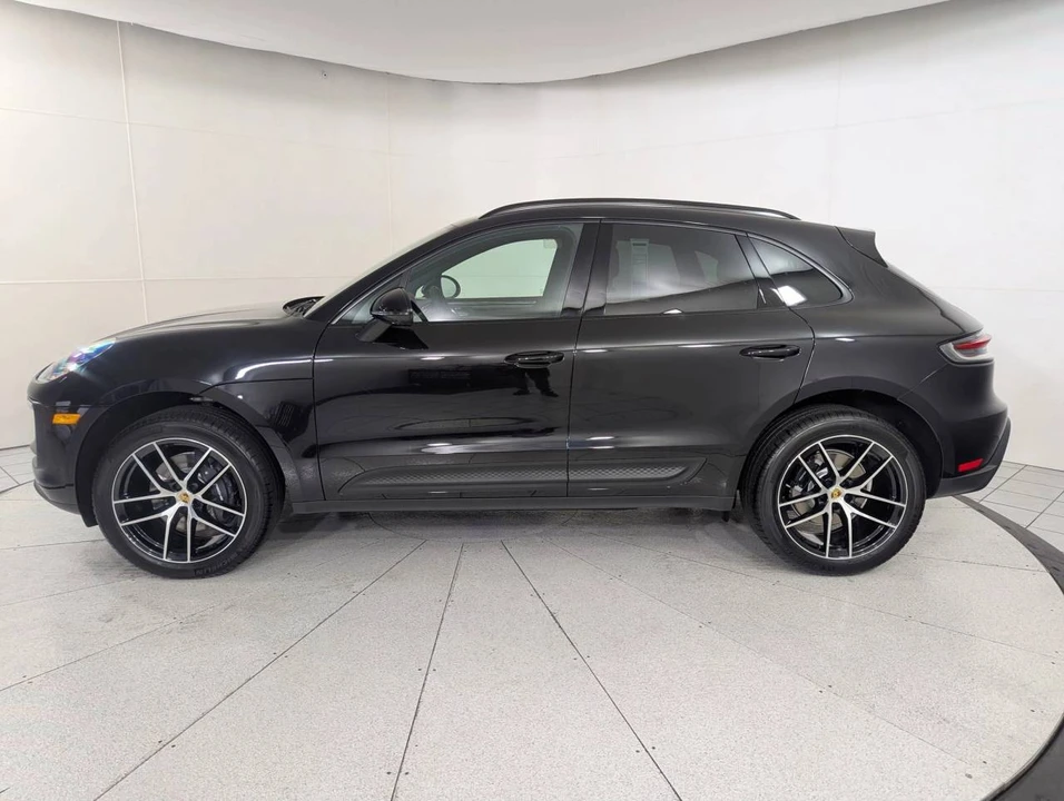 2026 Porsche Macan Electric - Image 2 of 5