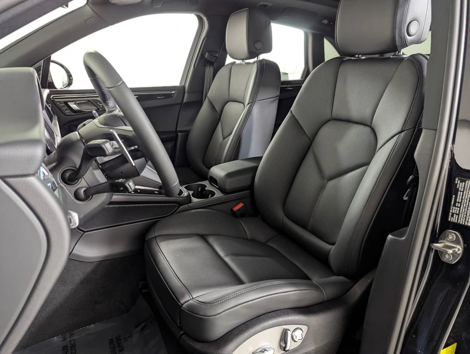 2026 Porsche Macan Electric - Image 5 of 5