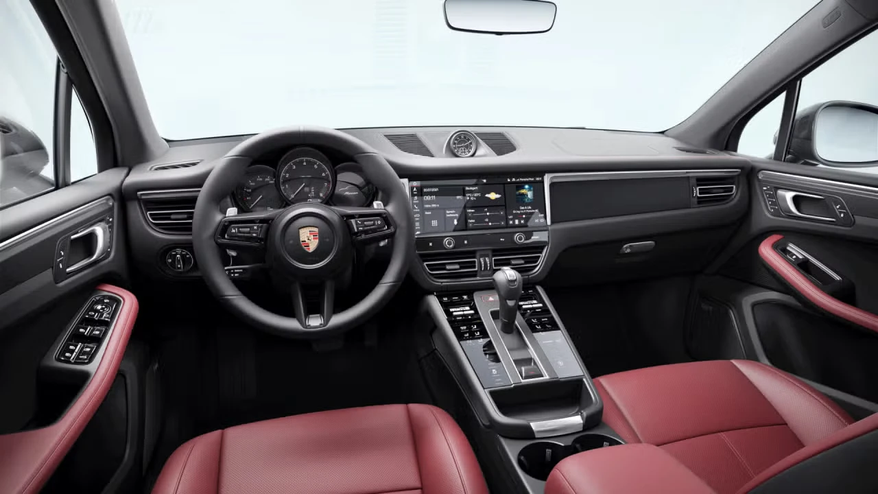 2026 Porsche Macan - Image 28 of 31