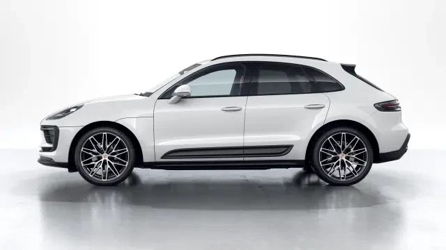 2026 Porsche Macan - Image 14 of 31