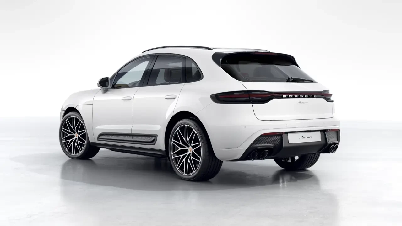 2026 Porsche Macan - Image 24 of 31